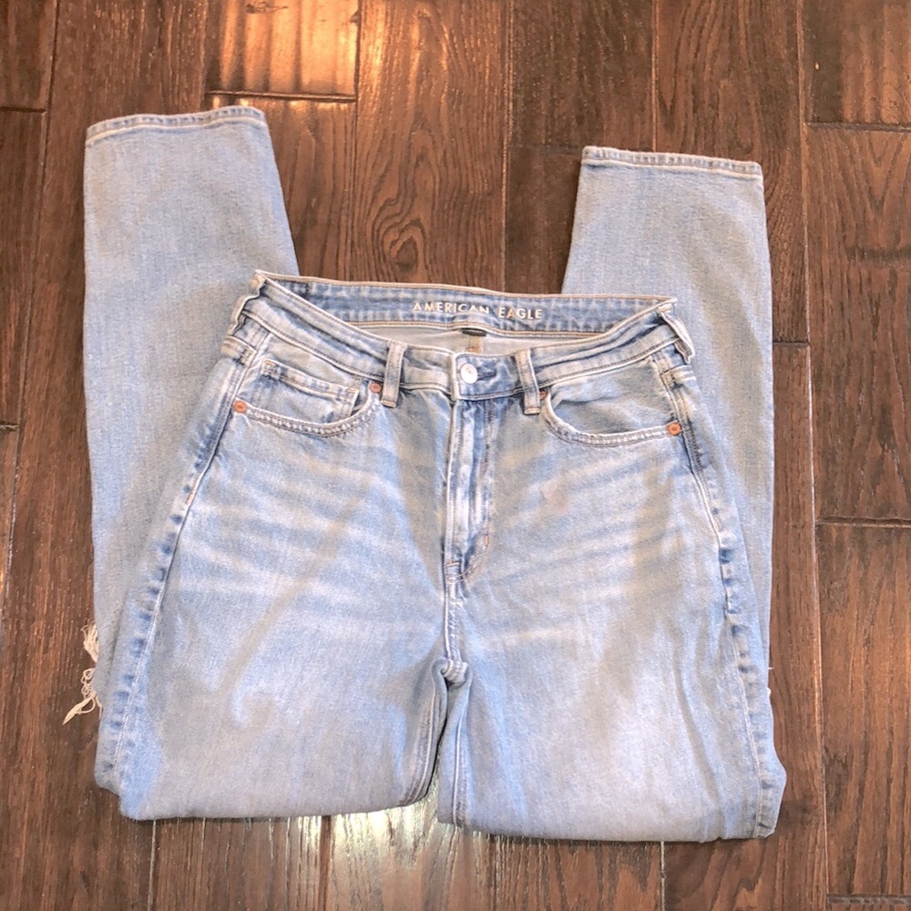 American Eagle MOM jeans size 6 long distressed